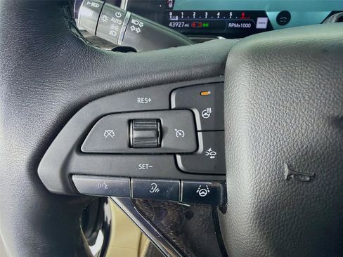 Used 2023 Cadillac Escalade ESV Premium Luxury image 12