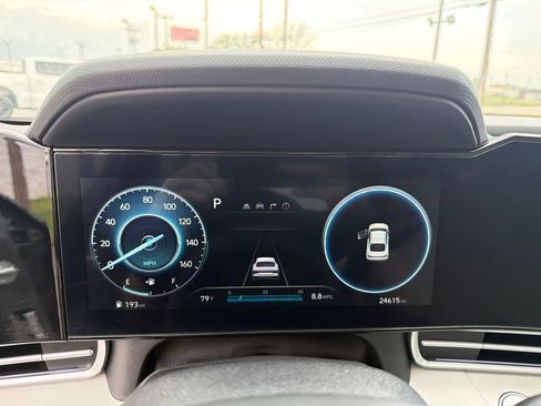 Used 2025 Hyundai Elantra Limited FWD image 18