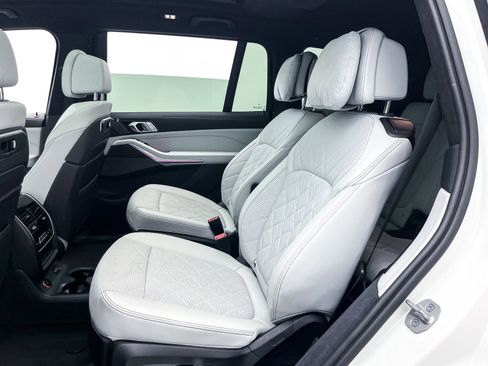 Used 2023 BMW X7 xDrive40i w/ M Sport Package image 50