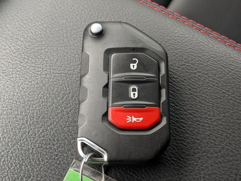 Used 2024 Jeep Wrangler Unlimited Rubicon image 30