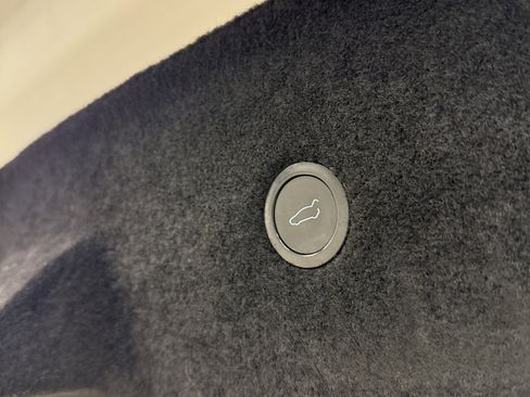 Used 2022 Tesla Model S Base image 33