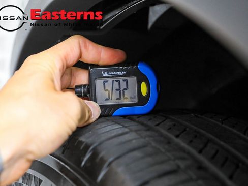 Used 2023 Nissan Rogue S image 49