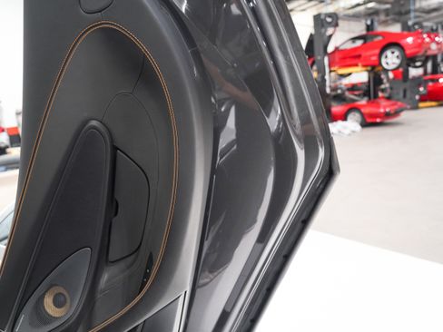 Used 2020 McLaren 600LT Spider RWD image 21