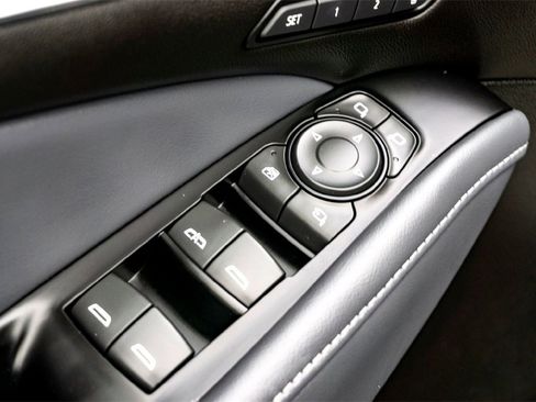 Used 2024 Buick Enclave Premium image 11