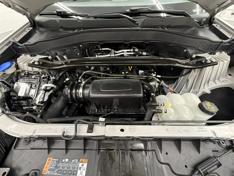 Used 2021 Ford Explorer Limited w/ Equipment Group 301A AWD/4WD image 9
