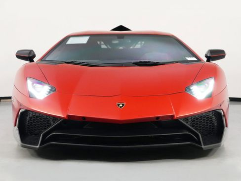 Used 2017 Lamborghini Aventador S image 11