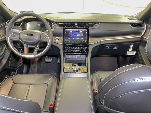 New 2025 Jeep Grand Cherokee L Limited w/ Luxury Tech Group II image 27