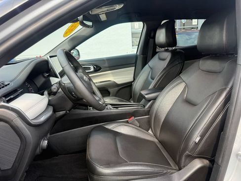 Used 2025 Jeep Compass Limited AWD/4WD image 18