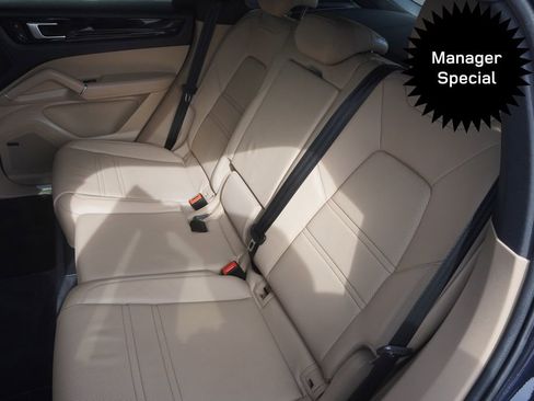 Used 2022 Porsche Cayenne Coupe AWD/4WD image 30