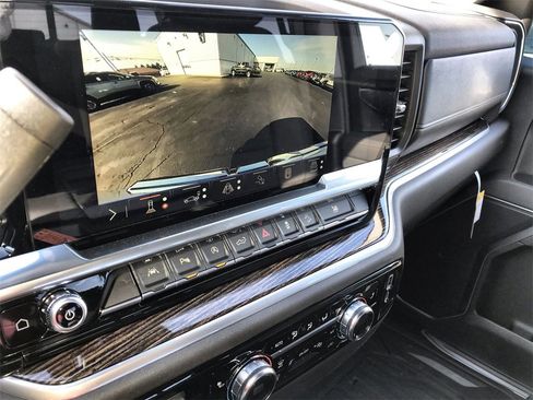 New 2026 GMC Sierra 1500 SLE image 17