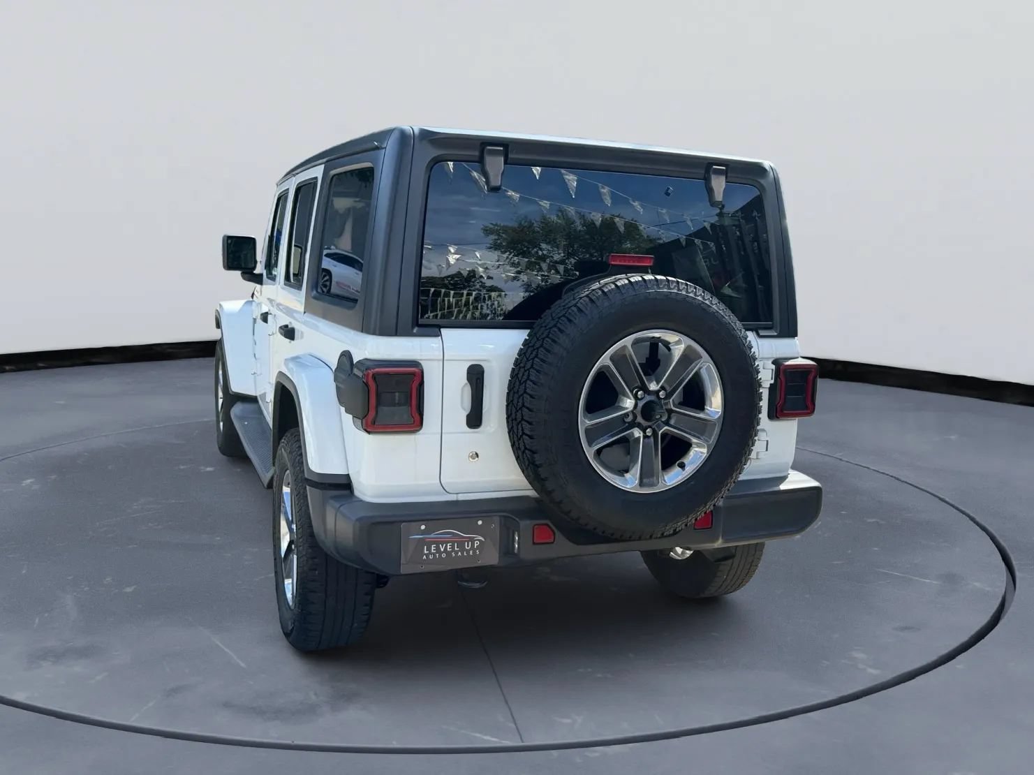 Used 2019 Jeep Wrangler Unlimited Sahara w/ Cold Weather Group AWD/4WD image 8