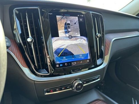 Certified 2025 Volvo V60 B5 Cross Country Plus image 24
