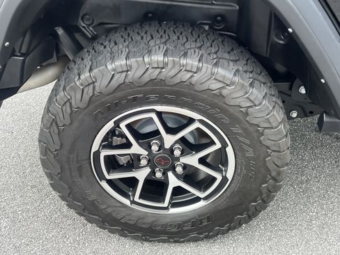 Used 2025 Jeep Wrangler Unlimited Rubicon w/ Convenience Group AWD/4WD image 21