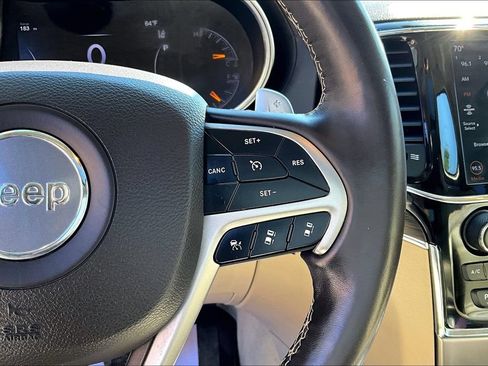 Used 2020 Jeep Grand Cherokee Overland AWD/4WD image 18