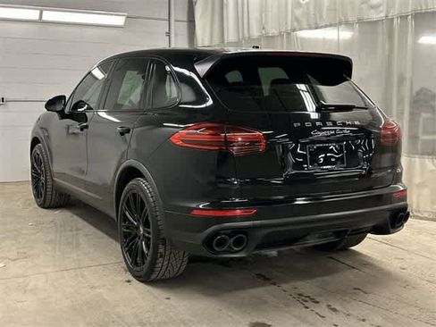 Used 2017 Porsche Cayenne Turbo image 31