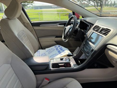 Used 2020 Ford Fusion SE FWD image 27