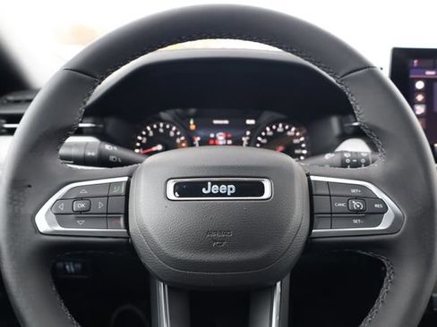 Used 2024 Jeep Compass Latitude image 17