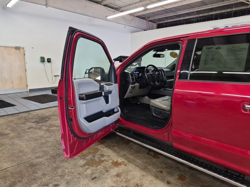 Used 2020 Ford F150 XLT w/ Equipment Group 302A Luxury AWD/4WD image 11