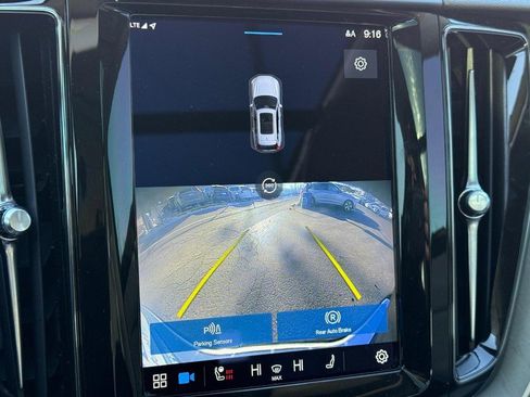 Certified 2023 Volvo XC60 B5 Plus w/ Climate Package image 21