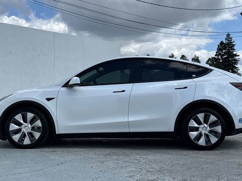 Used 2021 Tesla Model Y Long Range AWD/4WD image 6