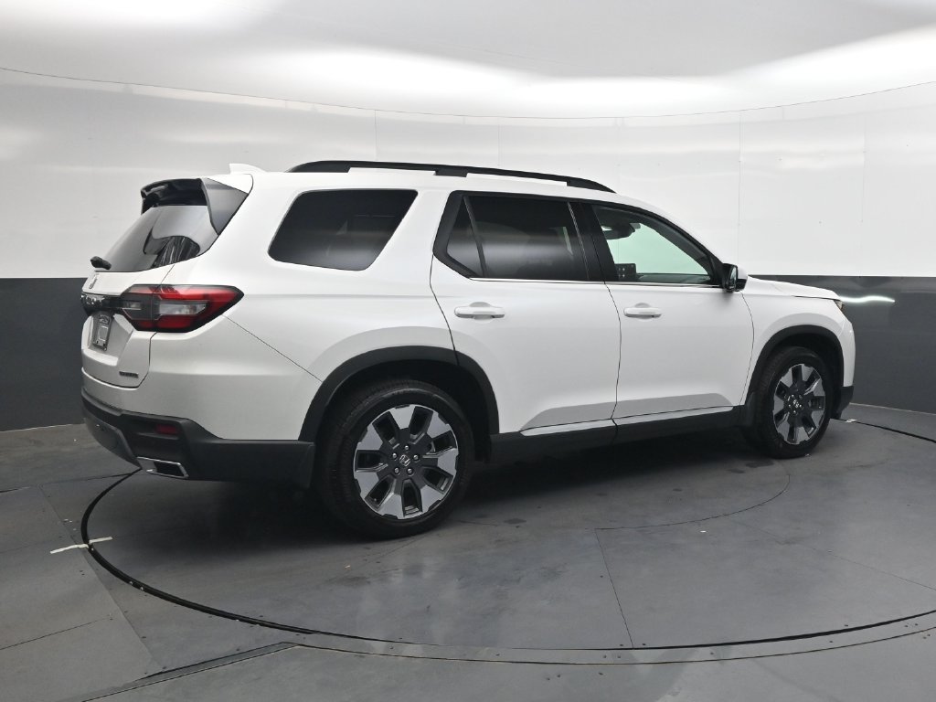 Used 2026 Honda Pilot Touring image 4