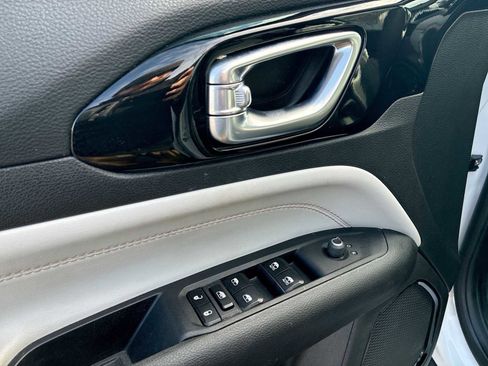 Used 2024 Jeep Compass Limited image 22