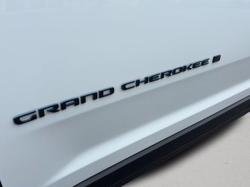 Used 2022 Jeep Grand Cherokee Trailhawk AWD/4WD image 42