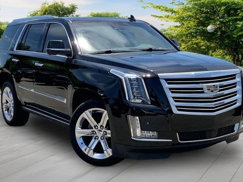 Used 2018 Cadillac Escalade Platinum AWD/4WD image 3