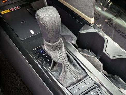 Used 2025 Toyota Camry LE image 18