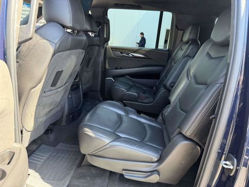 Used 2020 Cadillac Escalade ESV Platinum AWD/4WD image 12