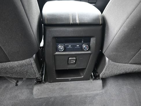 Used 2021 Chevrolet Traverse LS image 31