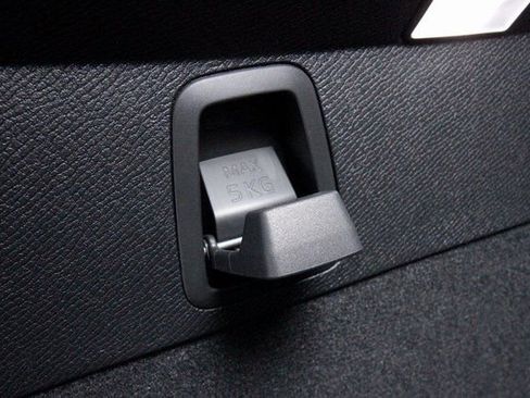 Certified 2025 Volvo XC90 T8 Plus w/ Protection Package Premier image 11