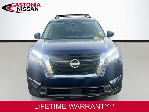 Used 2024 Nissan Pathfinder SV image 2