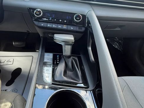Used 2021 Hyundai Elantra SEL w/ Convenience Package FWD image 18