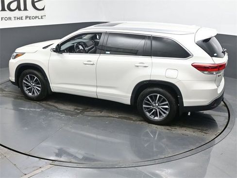 Used 2018 Toyota Highlander XLE image 41