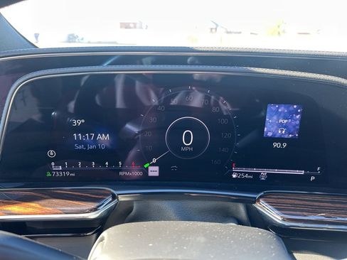 Used 2023 Cadillac Escalade ESV Premium Luxury image 25