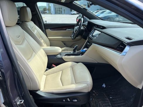 Used 2018 Cadillac XT5 Luxury w/ Driver Awareness Package AWD/4WD image 8