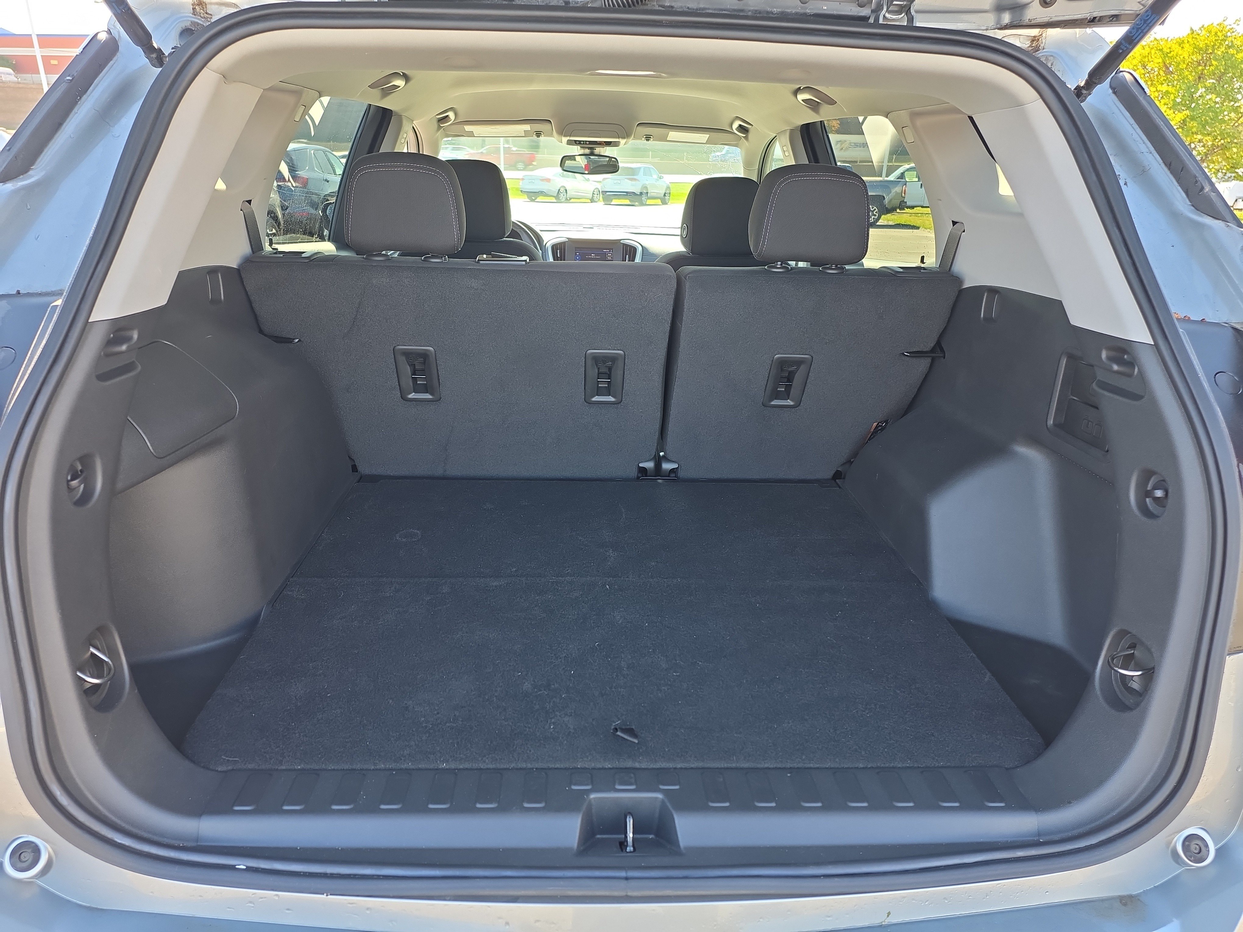 Used 2023 GMC Terrain SLE FWD image 11