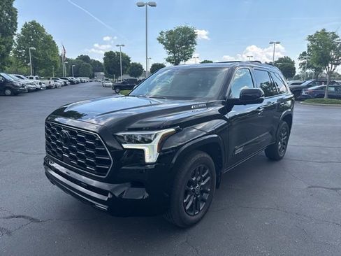 Used 2024 Toyota Sequoia Platinum AWD/4WD image 2