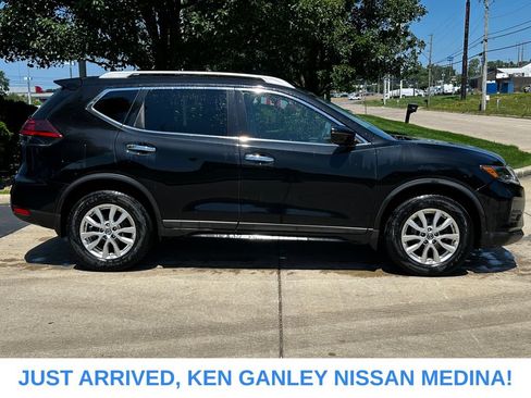 Used 2018 Nissan Rogue SV AWD/4WD image 2