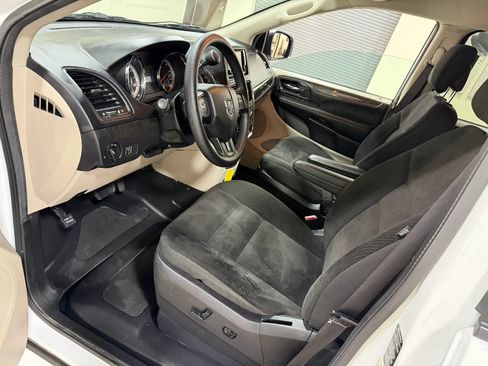 Used 2019 Dodge Grand Caravan SE FWD image 42