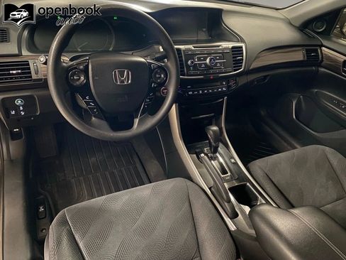 Used 2017 Honda Accord Hybrid Sedan image 9