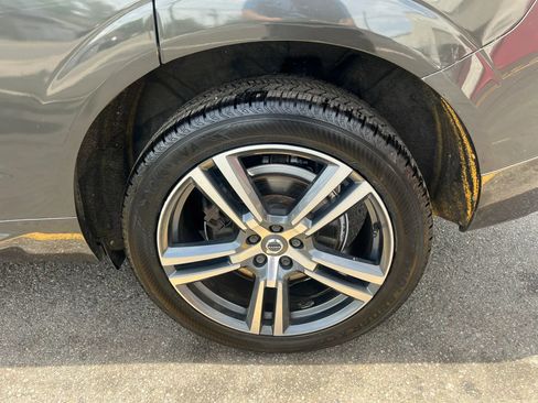Used 2018 Volvo XC60 T6 Momentum w/ Convenience Package AWD/4WD image 11