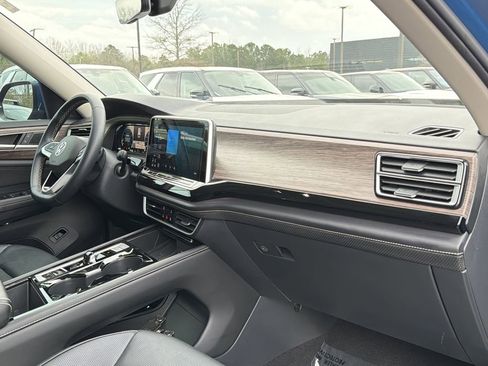 Used 2025 Volkswagen Atlas SEL image 21