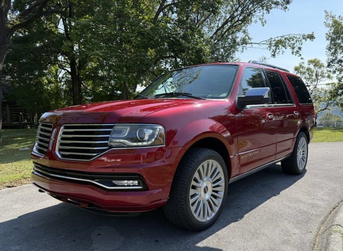 Used 2015 Lincoln Navigator 4WD w/ Equipment Group 101A Reserve image 5
