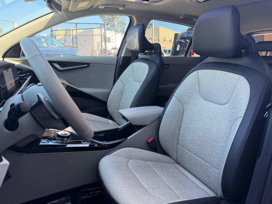 Used 2024 Kia Niro Wave FWD image 21