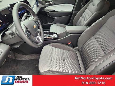Used 2025 Chevrolet Trax LT w/ Driver Confidence Package FWD image 15