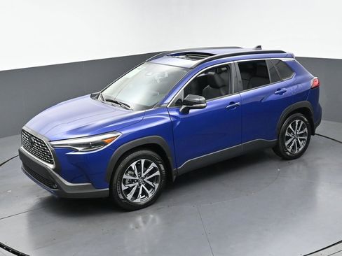 Used 2025 Toyota Corolla Cross XLE w/ Convenience Package image 42