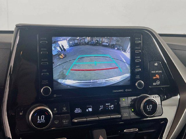 Used 2021 Toyota Highlander XLE FWD image 14