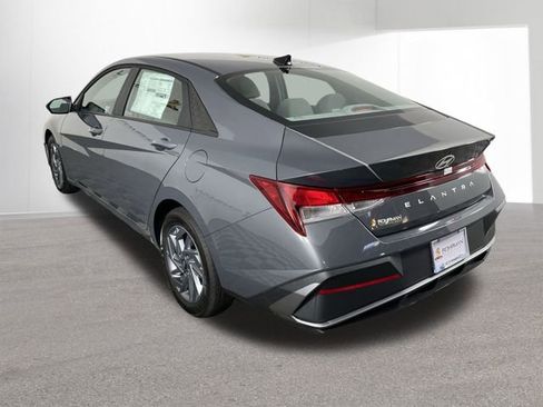 Used 2024 Hyundai Elantra SEL image 35